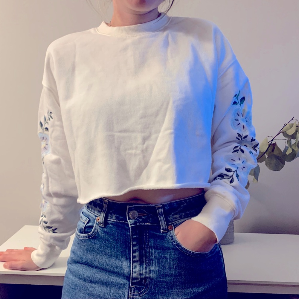 Cropped embroidered sweatshirt
